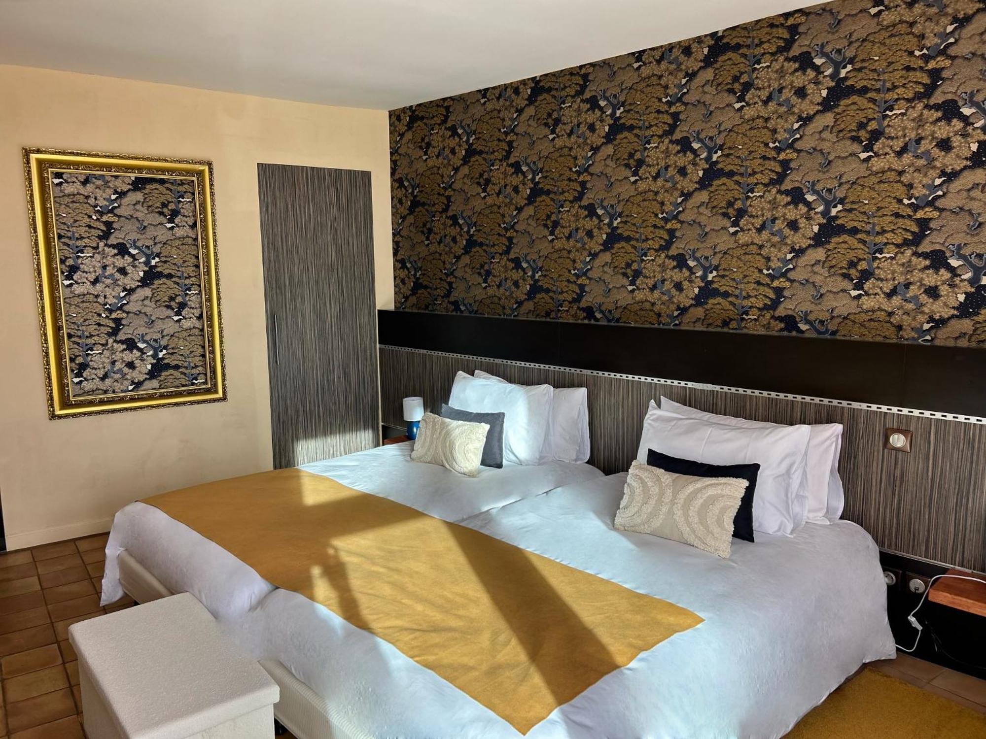 Hotel-Restaurant Le Senechal Sauveterre-de-Rouergue Ngoại thất bức ảnh