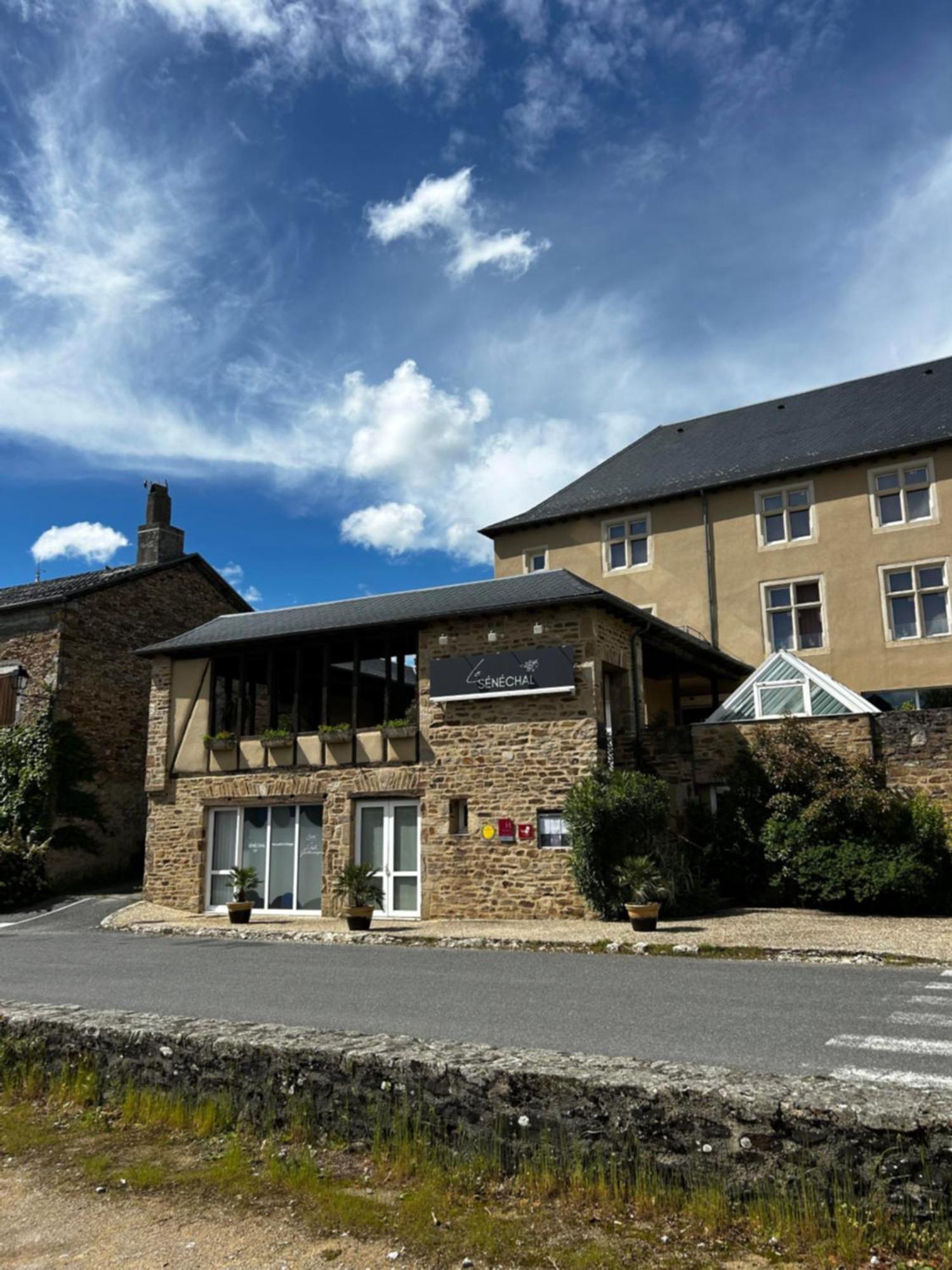 Hotel-Restaurant Le Senechal Sauveterre-de-Rouergue Ngoại thất bức ảnh