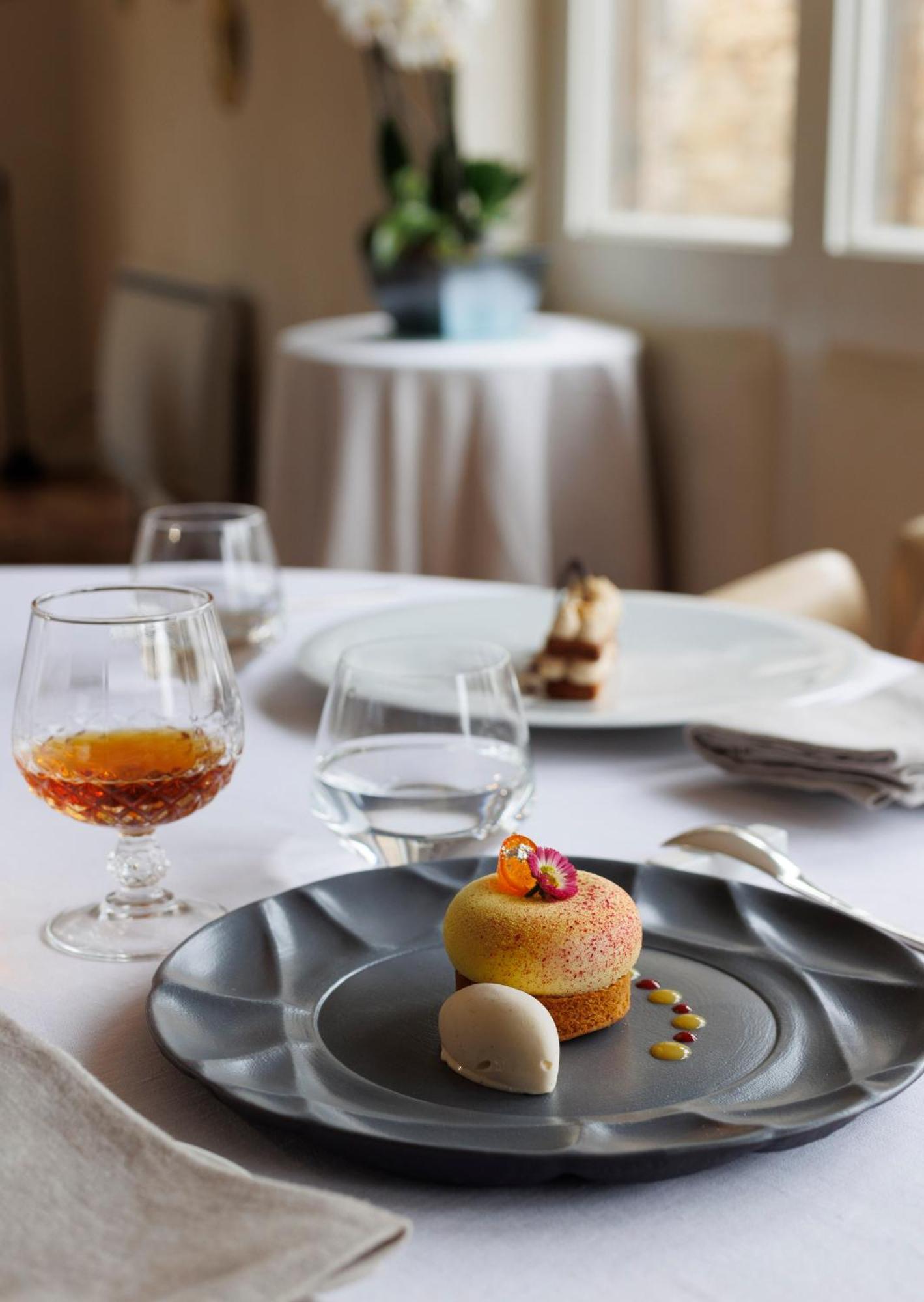Hotel-Restaurant Le Senechal Sauveterre-de-Rouergue Ngoại thất bức ảnh
